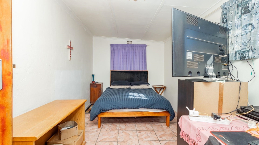 5 Bedroom Property for Sale in Avondale Western Cape